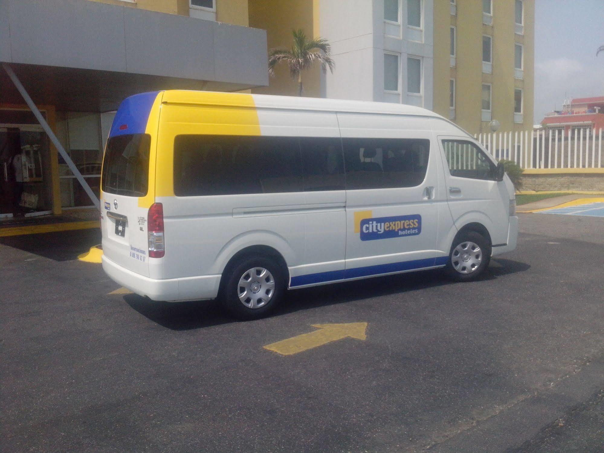 City Express โคอาทซาโคลคอส ภายนอก รูปภาพ